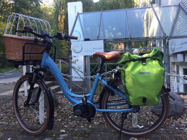Fahrrad vor Praxis-Eingang Fahrrad vor Praxis-Eingang